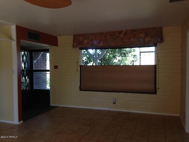 Dining room to front entry