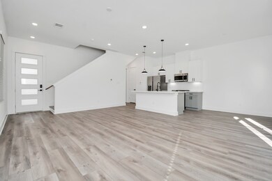 778 W Tidwell Rd unit F, Houston, TX 77091 - photo 5