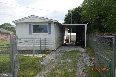 864 Hillcrest Ave, Chambersburg, PA 17202 - photo 2