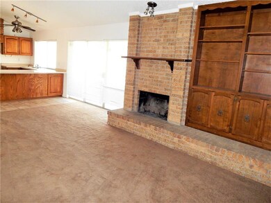 10841 Bella Vista Dr, El Paso, TX 79935 - photo 3