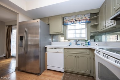 27 High Crest Dr, Hamburg, NJ 07419 - photo 6