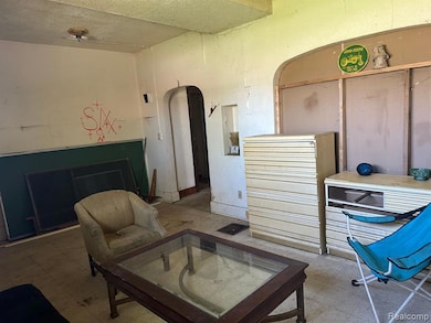 1009 Oak St, Flint, MI 48503 - photo 4