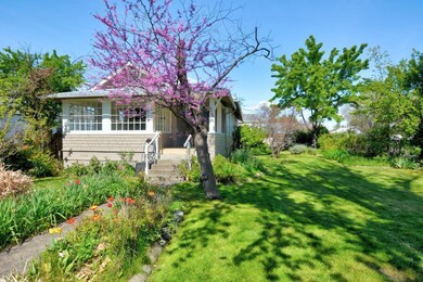 547 Laurel St, Central Point, OR 97502 - photo 2