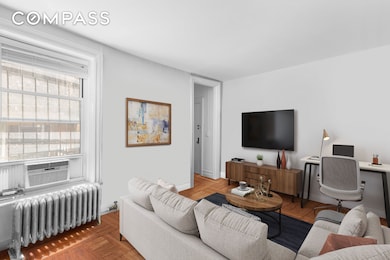 261 W 22nd St unit 5, New York, NY 10011 - photo 2