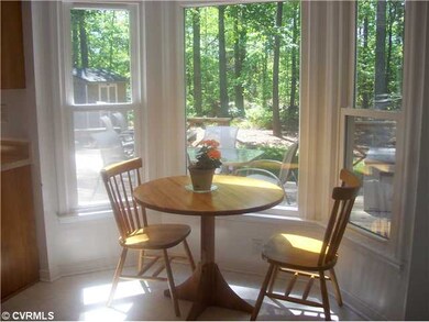 Cafeteria/Kitchen - Breakfast nook overlooking the