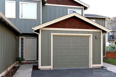 1660 NE Lotus Dr, Bend, OR 97701 - photo 3