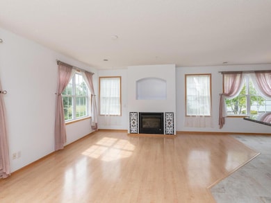 4. Main floor livingroom with gas burning fireplace.jpg