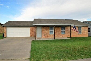 210 Dean Ct, Granbury, TX 76049 - photo 2