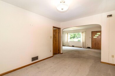 181 Center St 004