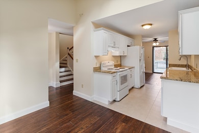 54 Laurel Ct unit U301, Nashua, NH 03062 - photo 4