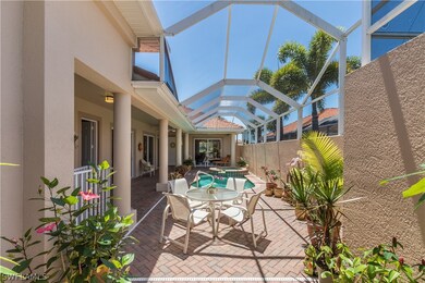 Spacious Courtyard With Pool And Spa