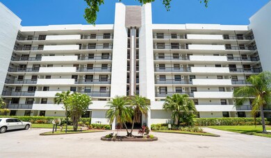Clearwater of Meadowlakes unit 538, Deerfield Beach, FL 33442 - photo 2