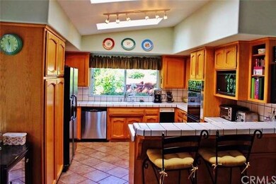 Open and bright kitchen!