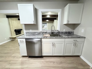 702 N Cowley Dr, Layton, UT 84041 - photo 5