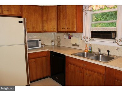 1004 Summit Ave, Schwenksville, PA 19473 - photo 3