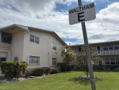 113 Waltham E, West Palm Beach, FL 33417 - photo 3