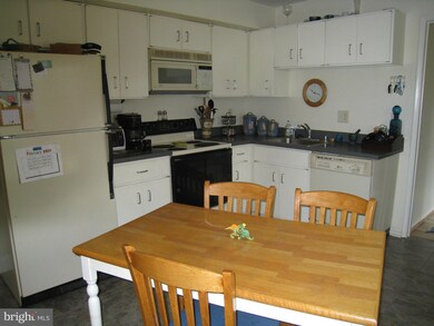 14905 Talking Rock Ct, North Potomac, MD 20878 - photo 2