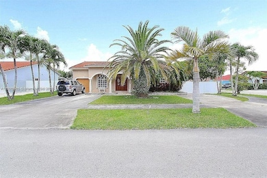 17870 SW 155th Ct, Miami, FL 33187 - photo 3