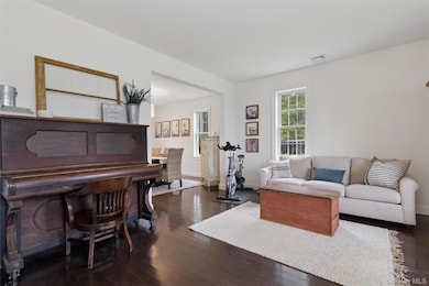 L/R Flows Into The D/R - Perfect for Entertaining