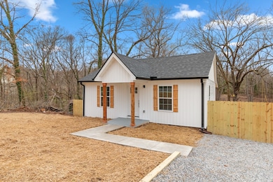 1884 Cumberland Heights Rd, Clarksville, TN 37040 - photo 2