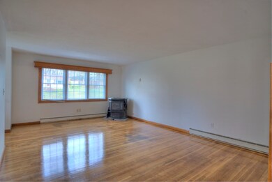 23 Tracy Cir, Amherst, MA 01002 - photo 5