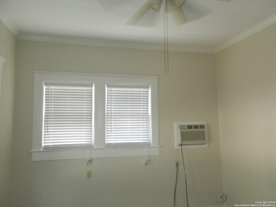 410 E Evergreen St unit B, San Antonio, TX 78212 - photo 3