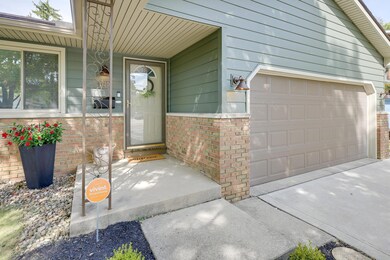 Front Entry Detail-006-013-3000x2000