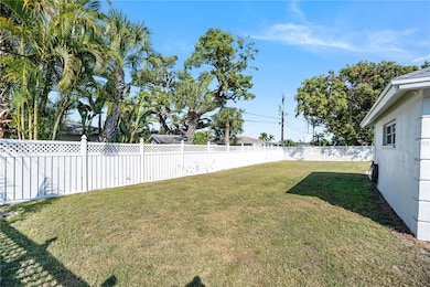 319 Mendez Dr, Sarasota, FL 34243 - photo 3