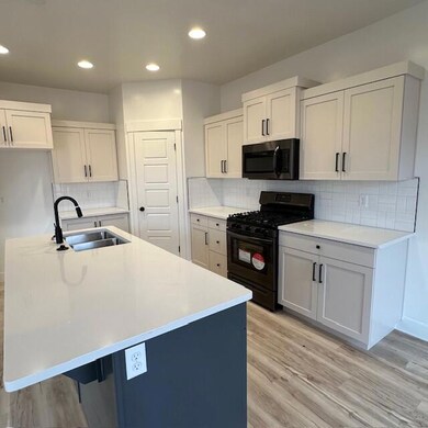 RWE 82 Kitchen 2