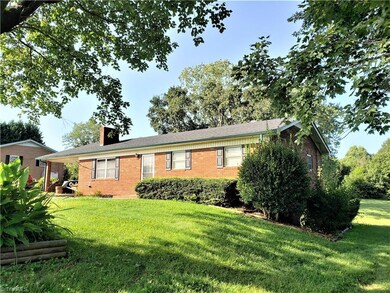 139 Strawberry Ln, Statesville, NC 28625 - photo 2