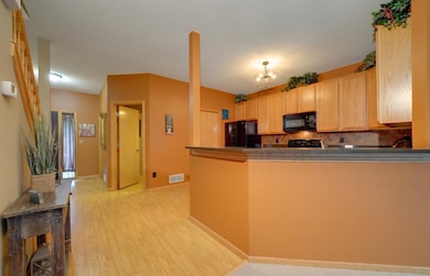 Kitchen breakfast bar