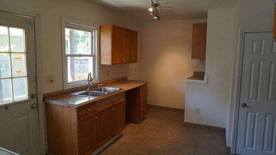 52 Emily St, Springfield, MA 01109 - photo 2