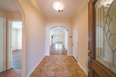 1113 Lasso Ct, Alvin, TX 77511 - photo 4