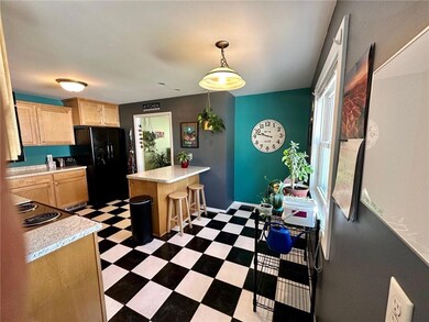 Kitchen with snackbar