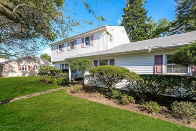 004-photo-front-view-8575929