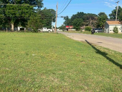 1100 N Weigle Ave, Watonga, OK 73772 - photo 4