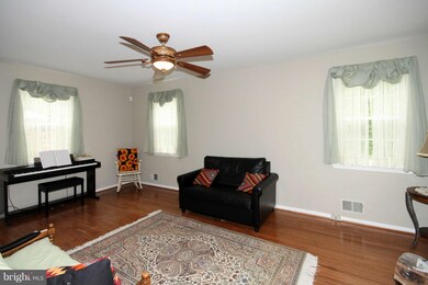 6019 Liberty Bell Ct, Burke, VA 22015 - photo 5