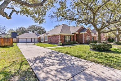 407 Silverleaf Dr, Friendswood, TX 77546 - photo 2