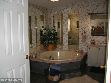 4747 Flanders Ln unit K, Harwood, MD 20776 - photo 6