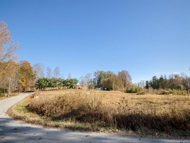 646 Taylor Rd, Hendersonville, NC 28792 - photo 2