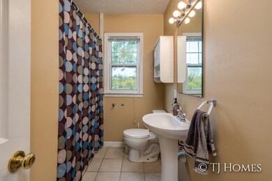 1283 E 16th St-7