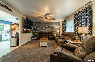 110 Bond St, Lincoln, IL 62656 - photo 3