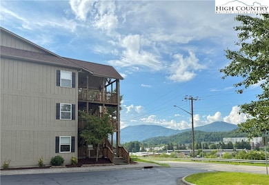 800 Meadowview Dr unit 17, Boone, NC 28607 - photo 4