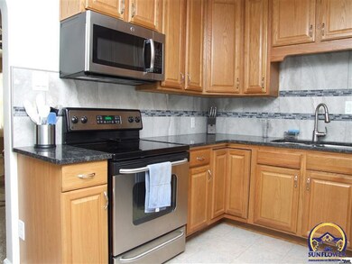 2312 SW 9th St, Topeka, KS 66606 - photo 5