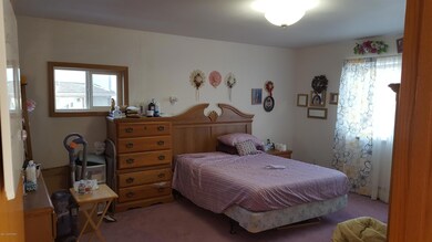 Master Bedroom up