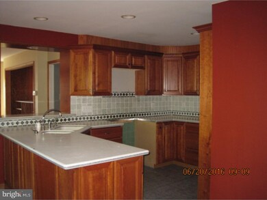 2405 N Greenhill Rd, Broomall, PA 19008 - photo 7