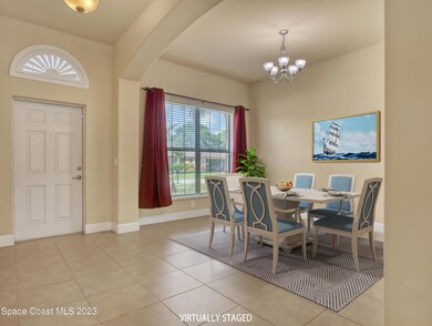 Dinning and foyer