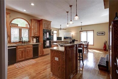 7729 Oakview Ln, Shawnee, KS 66216 - photo 6