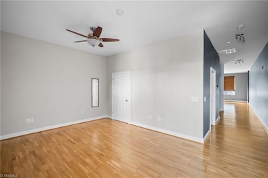 360 S Elm St unit 204, Greensboro, NC 27401 - photo 2