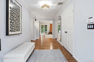 1120 Cove Edge Rd, Syosset, NY 11791 - photo 3